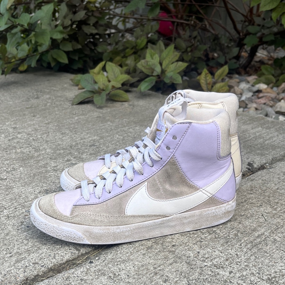 Nike Women's High-Top Sneakers in Lavender and Cream
